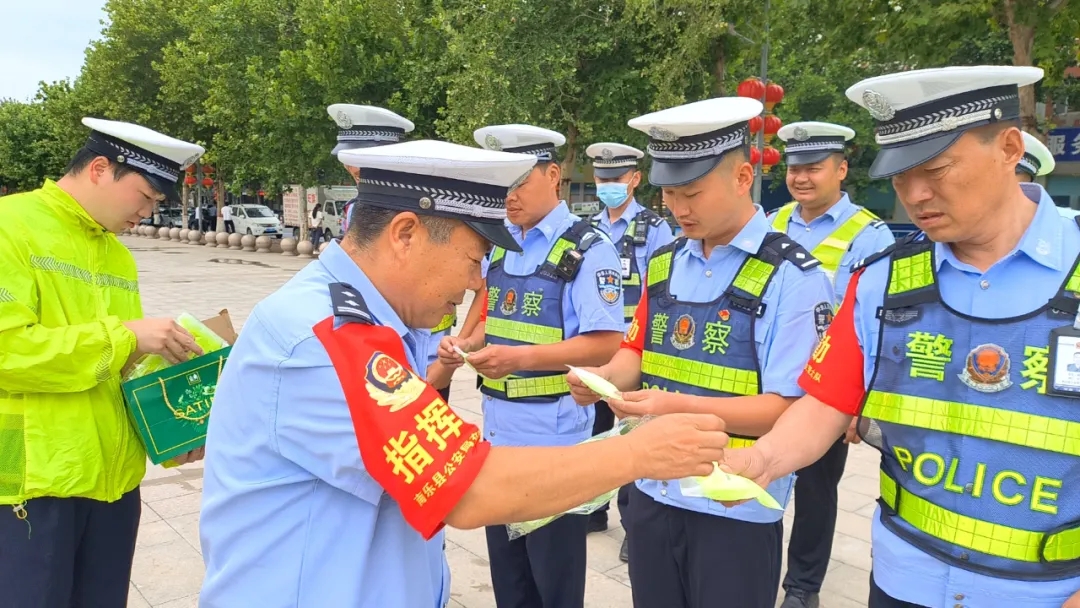 小装备 暖警心 细微处 见真情——戈泰装备研发警用防晒冰袖