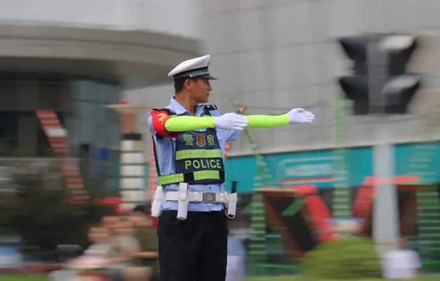 小装备 暖警心 细微处 见真情——戈泰装备研发警用防晒冰袖