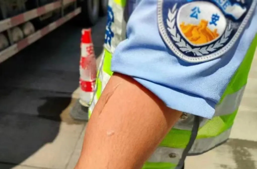 小装备 暖警心 细微处 见真情——戈泰装备研发警用防晒冰袖