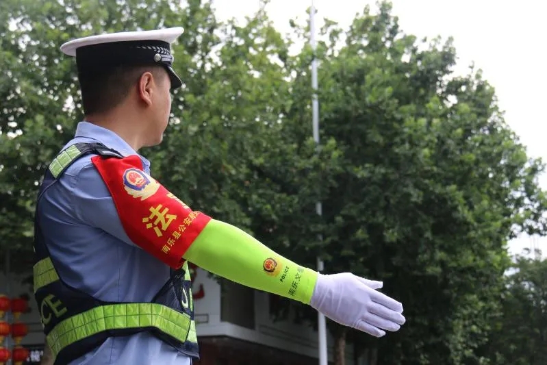 小装备 暖警心 细微处 见真情——戈泰装备研发警用防晒冰袖