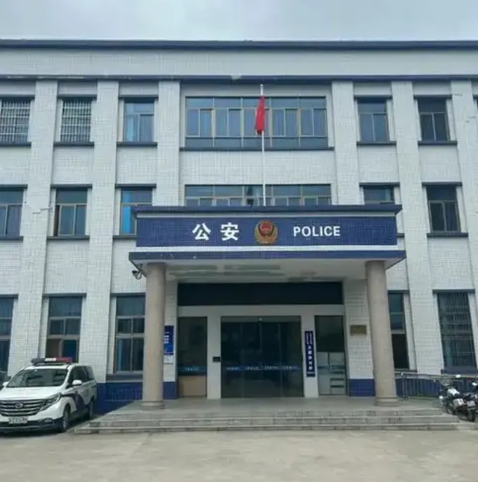 300台科曼AED入警营！耀致急救携手大漠叔叔筑生命防线
