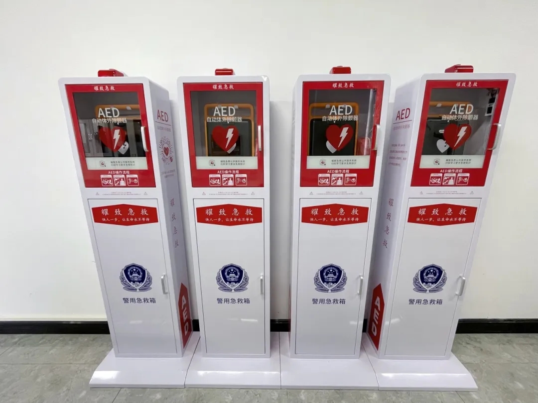300台科曼AED入警营！耀致急救携手大漠叔叔筑生命防线