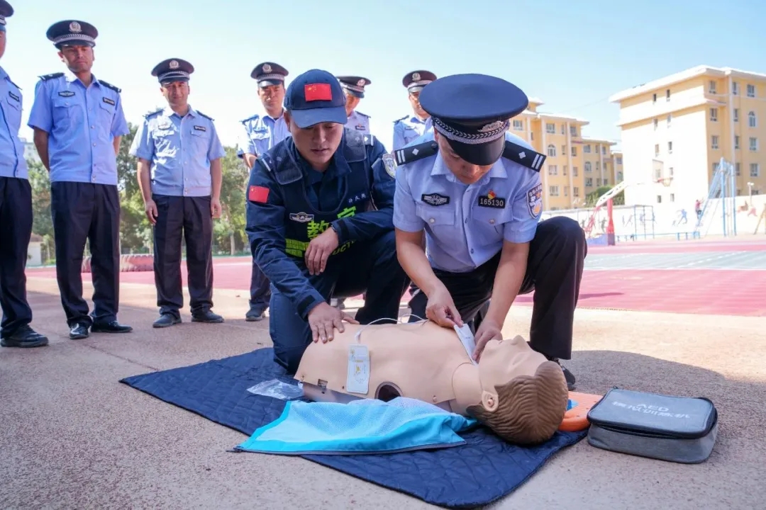 爱警暖警！新疆叶城公安为基层所队配发AED自动体外除颤仪