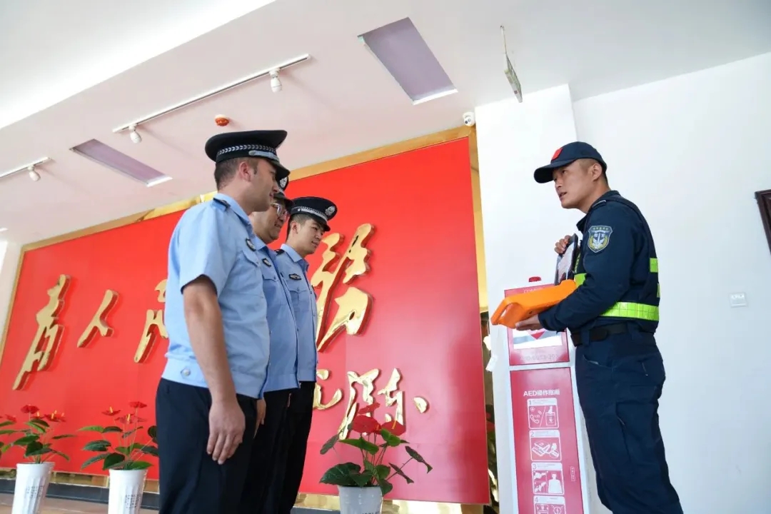 爱警暖警！新疆叶城公安为基层所队配发AED自动体外除颤仪
