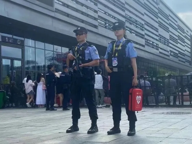 【再捐赠】耀致急救联合多方为云南公安注入AED急救“心”力量