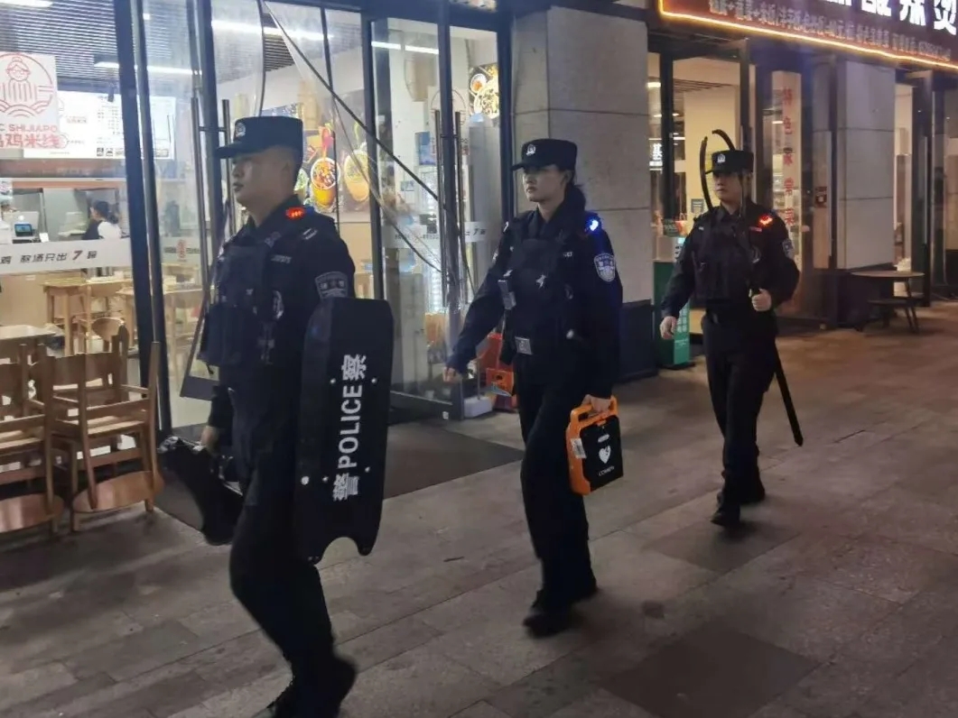 【再捐赠】耀致急救联合多方为云南公安注入AED急救“心”力量