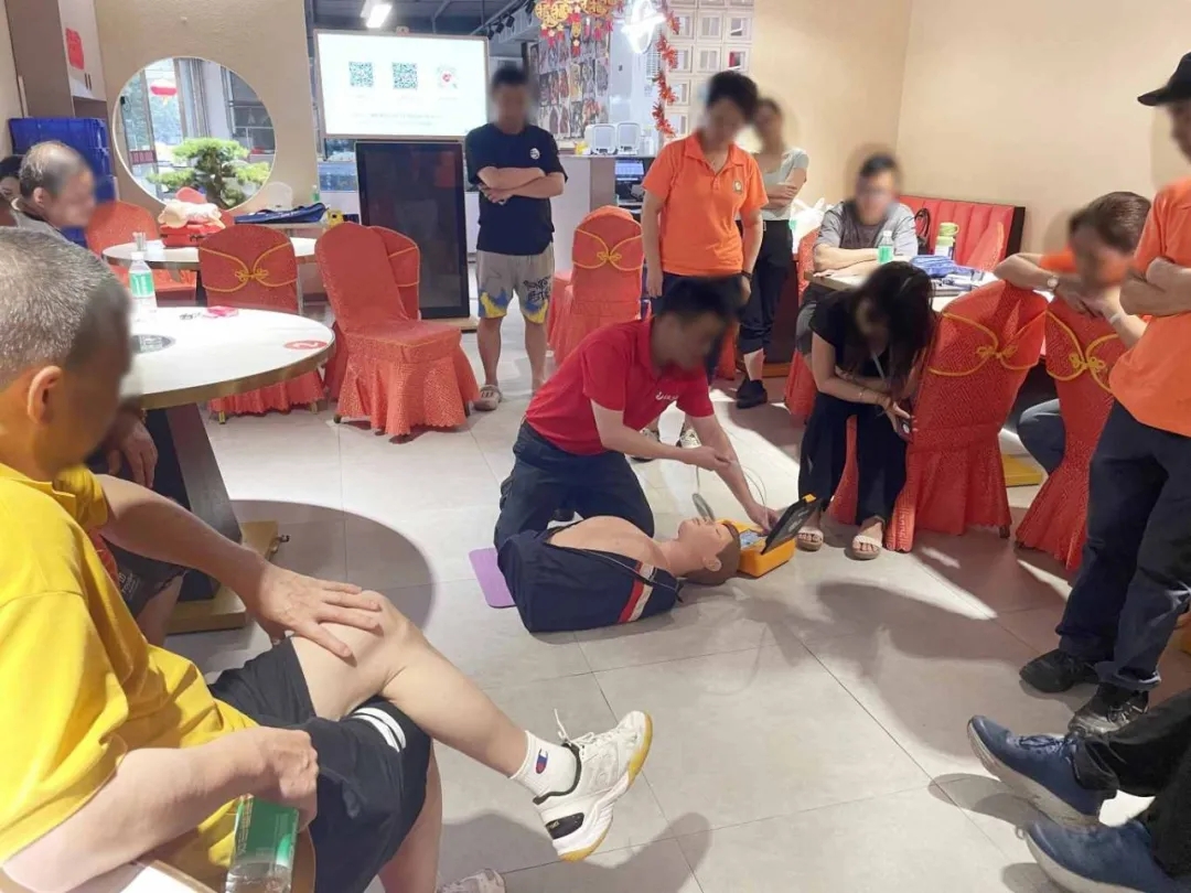 7天前刚换电极片！科曼AED在羽球馆紧急出手，成功挽回一命…