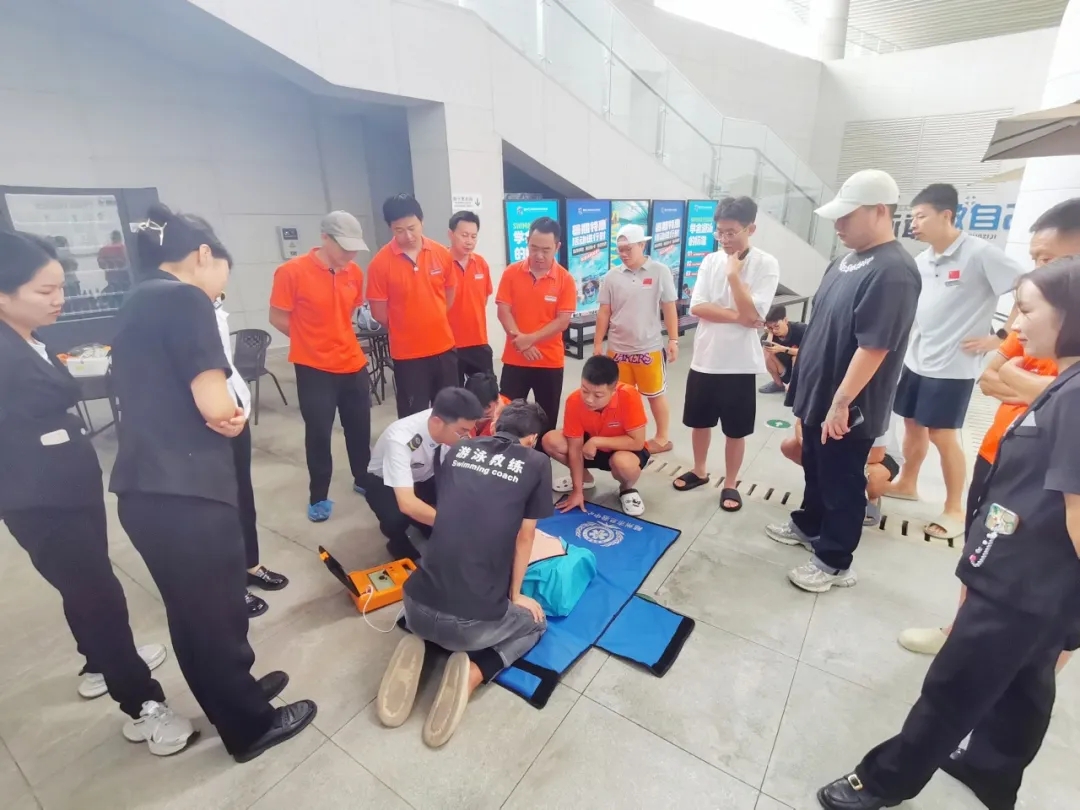 科曼AED又又又救一人！事发随州市一篮球场…