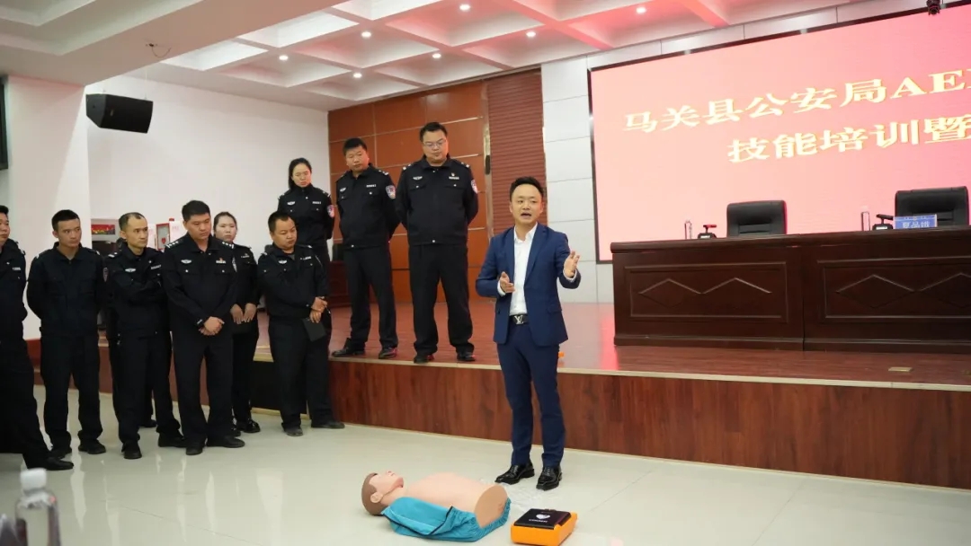 守护一线英雄！科曼AED入驻马关县公安局，全国警用保障再升级